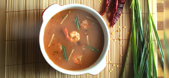 MAGGI Thai soup with spicy shrimp