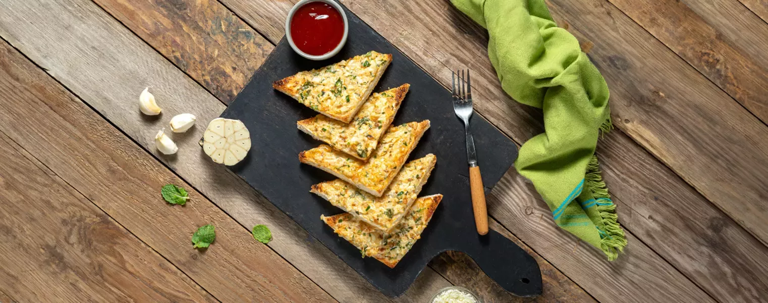 Garlic toast with maggi shaad e magic seasoning served with dip on board